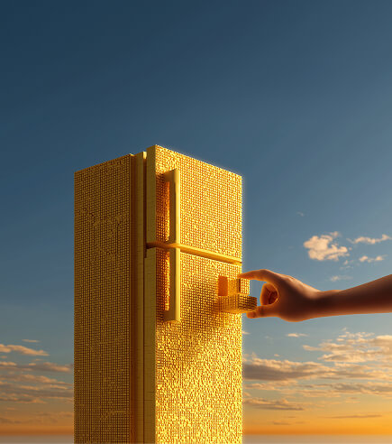 Mão encaixando peça em uma geladeira feita de pecinhas douradas ao pôr do sol.